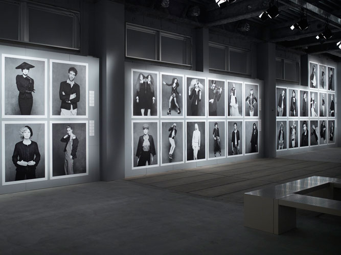 exhibition-pictures-17-the-little-black-jacket-chanels-classic-revisited-by-karl-lagerfeld-and-carine-roitfeld