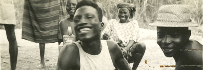 Dois entrevistados sorridentes, Nigéria, 1951 Créditos: Coleção Lorenzo Dow Turner, arquivos do Anacostia Community Museum, Smithsonian Institution, doação de Lois Turner Williams. 