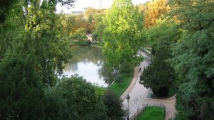 Vista do Bois de Boulogne, Paris, parque duas vezes maior do que o Central Park de New York e quatro vezes maior do que o Parque Ibirapuera.