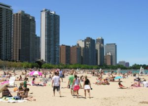 Oak Street Beach, uma muitas praias e parques de Chicago onde não se pode fumar (fonte: www.windycityart.com)