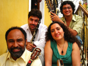 Grupo contemporâneo de choro Ó do Borogodó – um dos muitos existentes em São Paulo –, formado por violão, cavaquinho, pandeiro e clarinete, que mostra a vitalidade do choro ainda hoje.